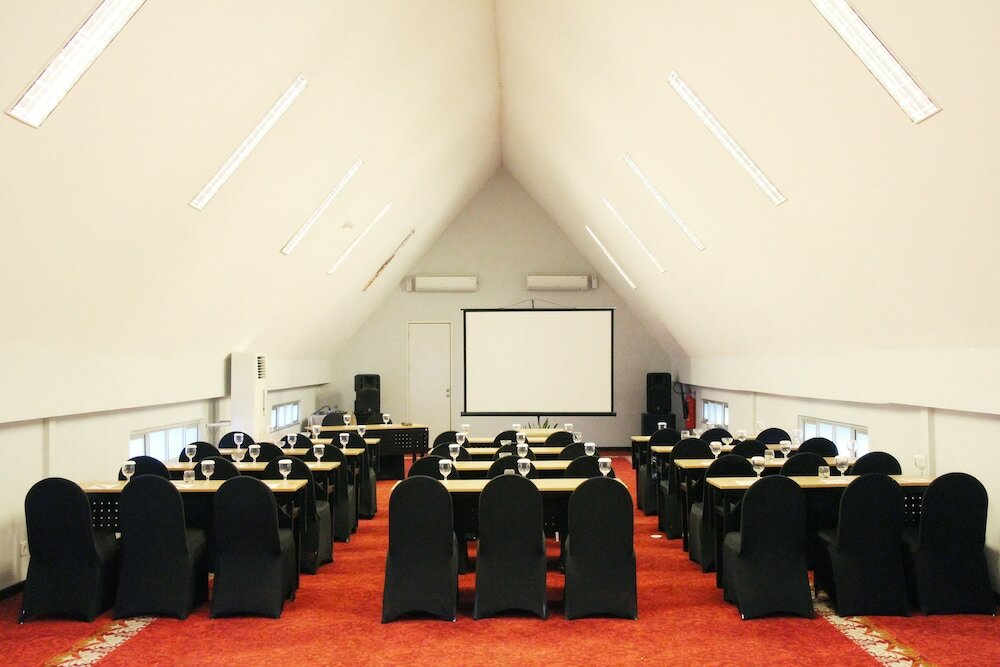 Фото Grand Darmo Suite Hotel