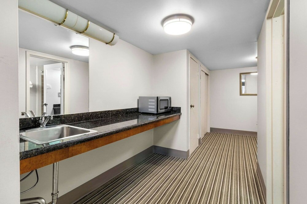 Фото Quality Inn & Suites