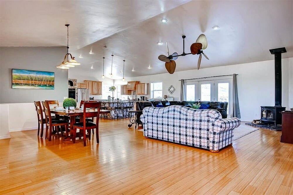 Фото Bryce Country Cabins