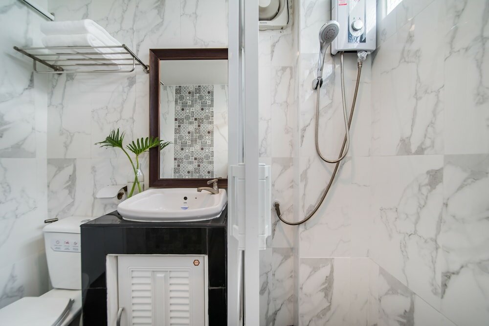 Фото Ratchada Point Hotel