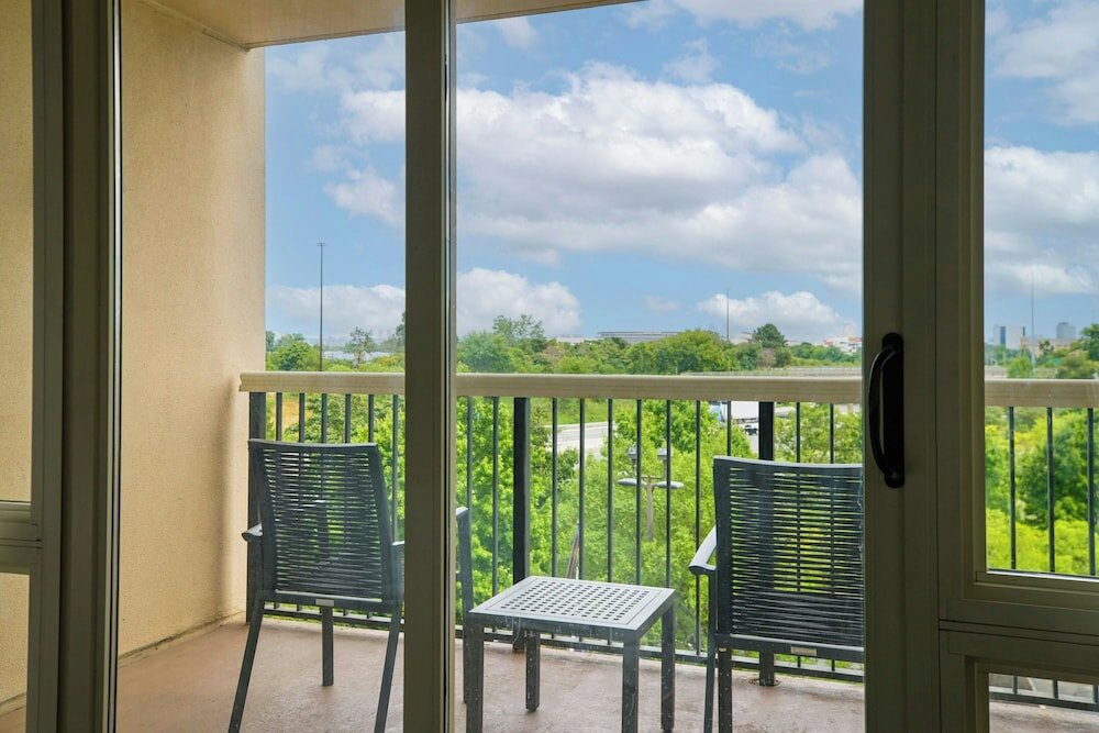 Фото Renaissance Meadowlands Hotel