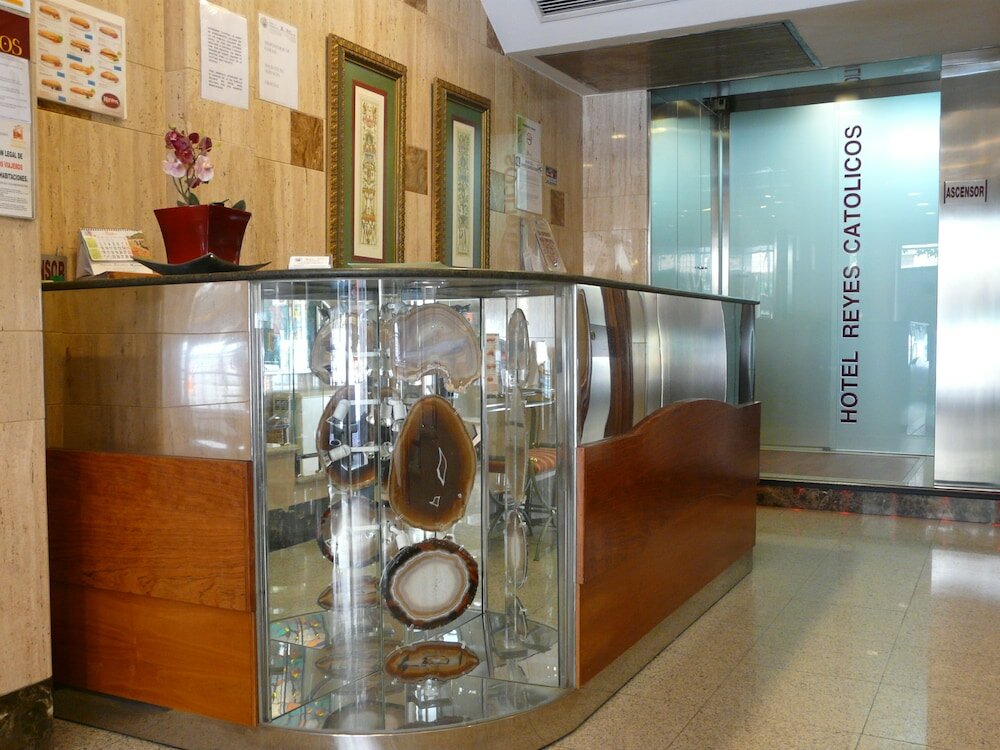 Фото Hotel Reyes Catolicos
