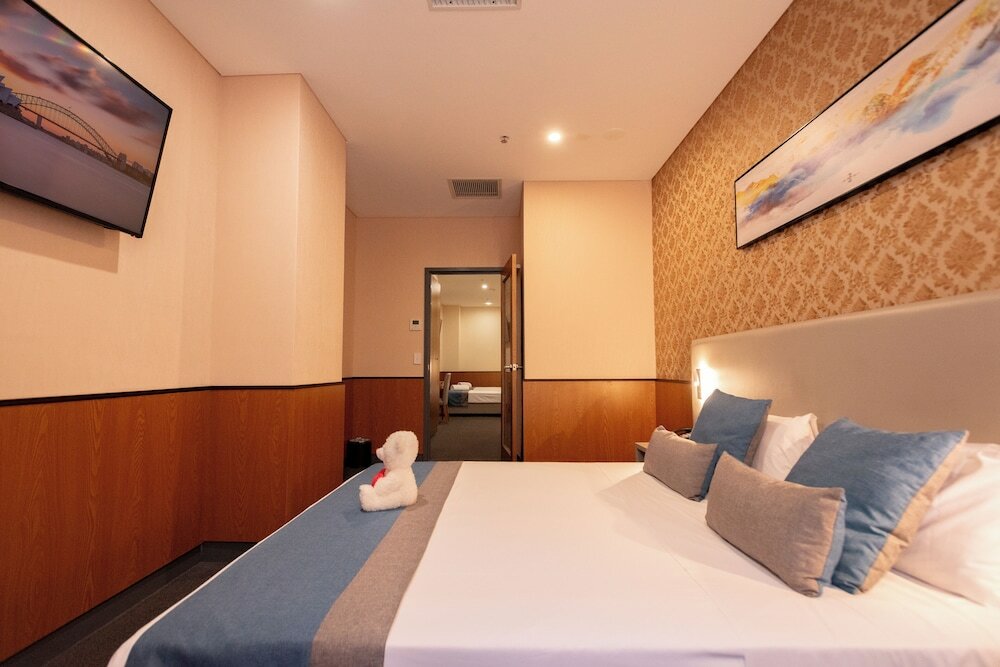 Фото YEHS Hotel Sydney QVB