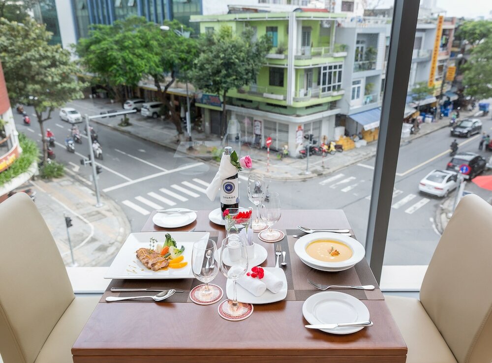 Фото Val Soleil Hotel