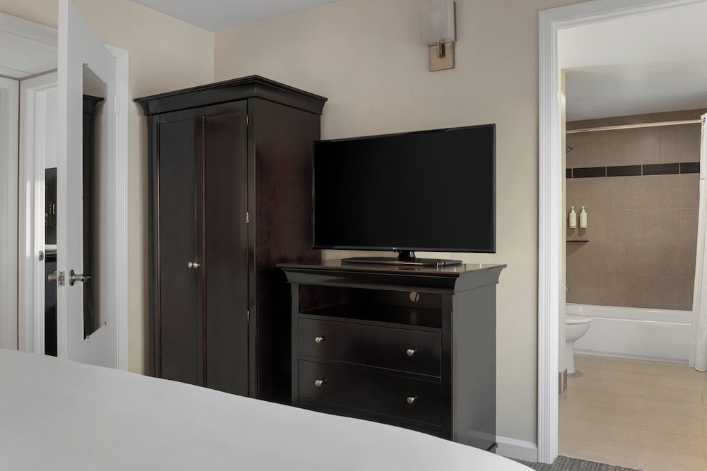 Фото Peacock Suites