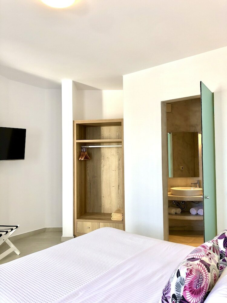 Фото Aperanto Suites