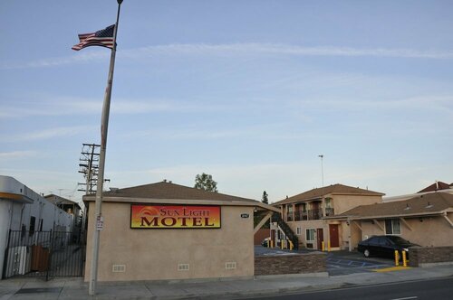 Гостиница Sun Light Motel в Дауни