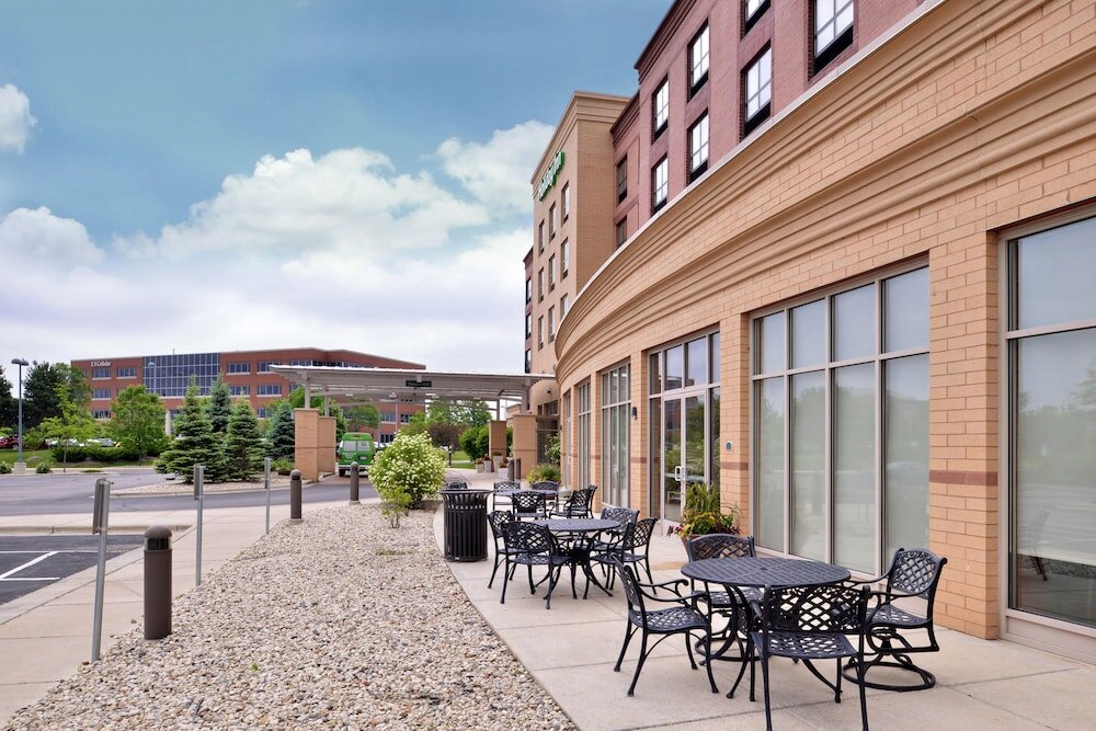 Фото Holiday Inn Madison at The American Center, an Ihg Hotel