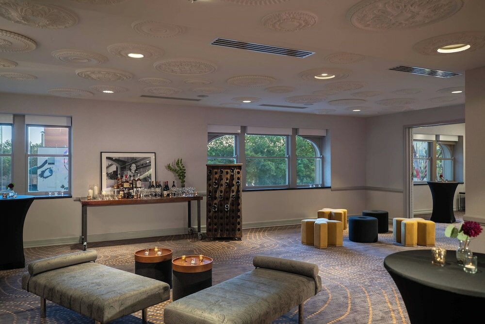 Фото Renaissance Des Moines Savery Hotel