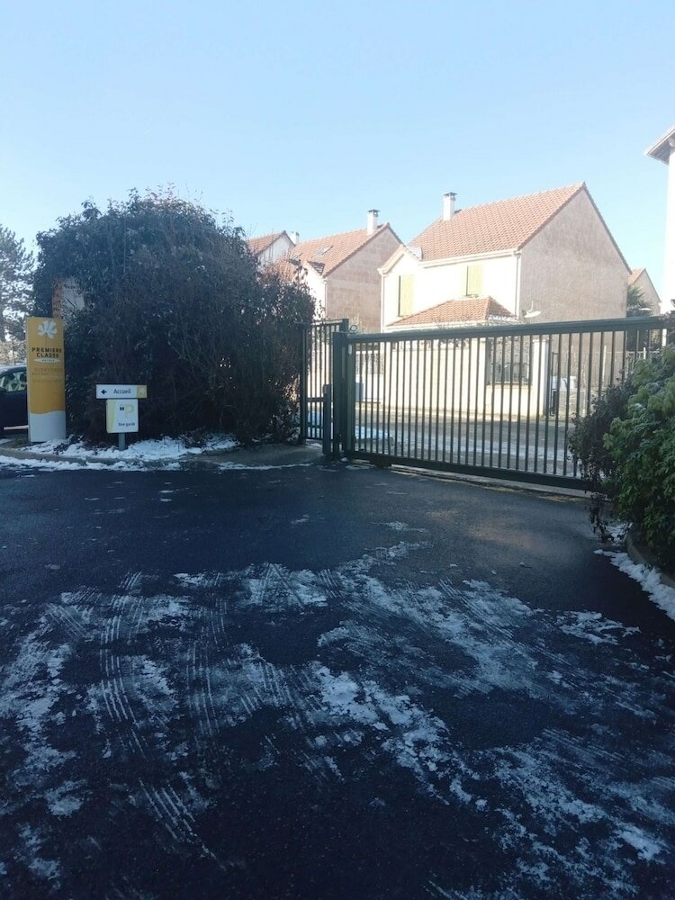 Фото Premiere Classe Saint Brice Sous Foret