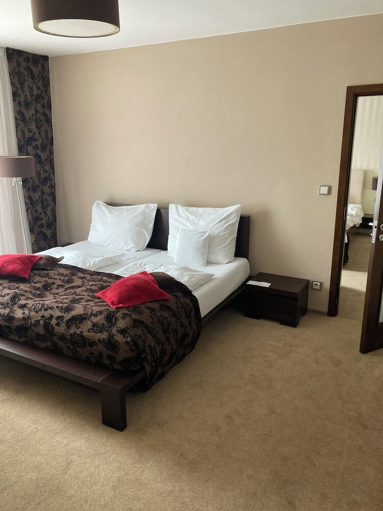 Фото Golden Fish Hotel Apartments