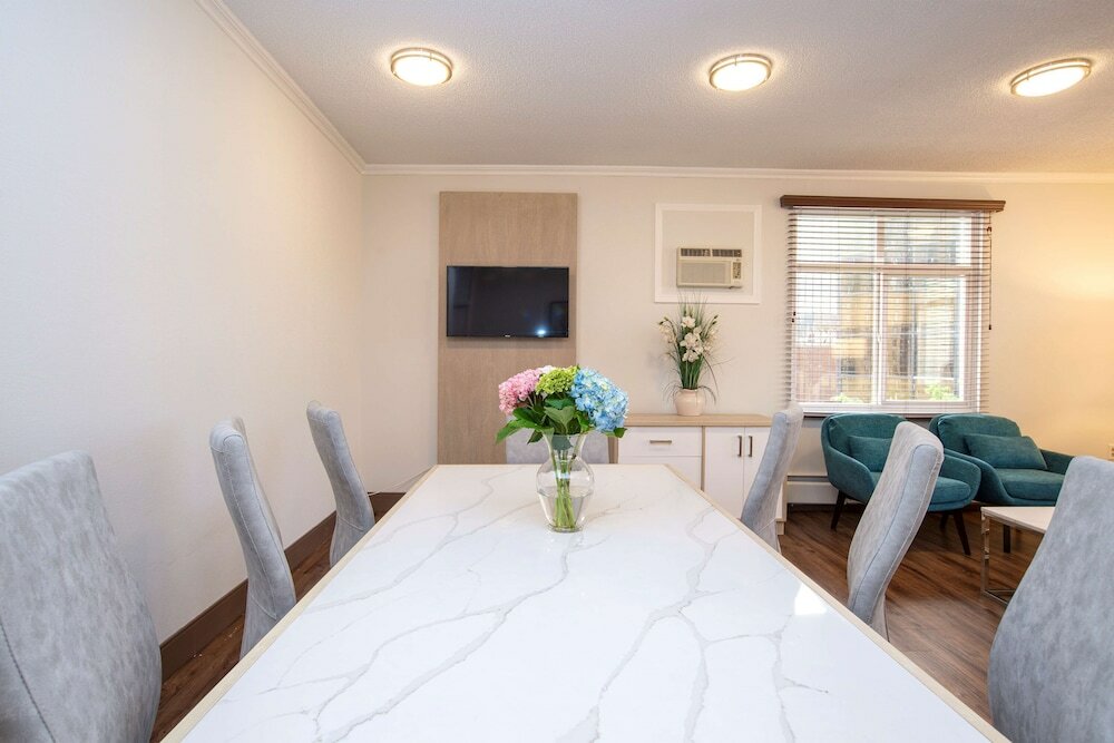 Фото Best Western Plus Dorchester Hotel