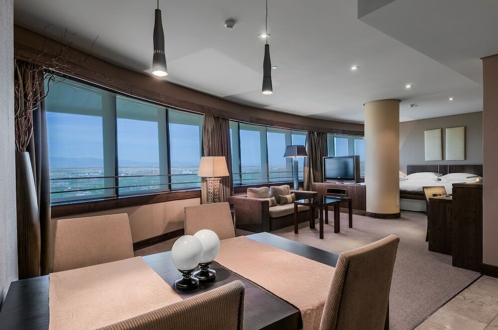 Фото Eurostars Suites Mirasierra