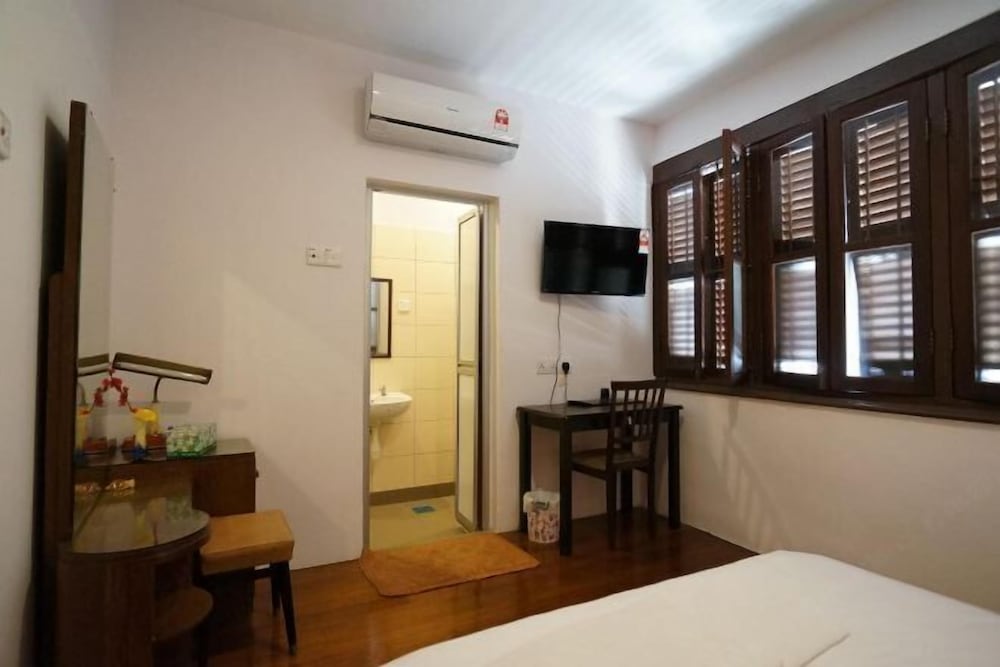 Фото Thirty Three Stewart Houze Guest House