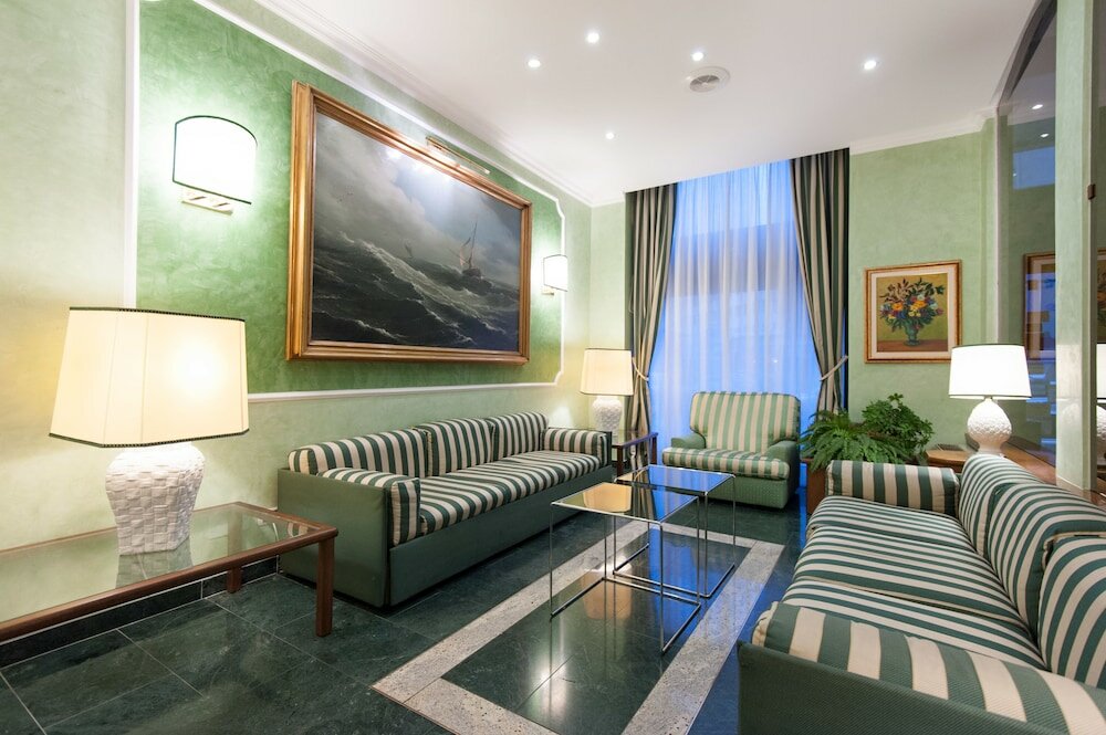 Фото Hotel Flora Milan