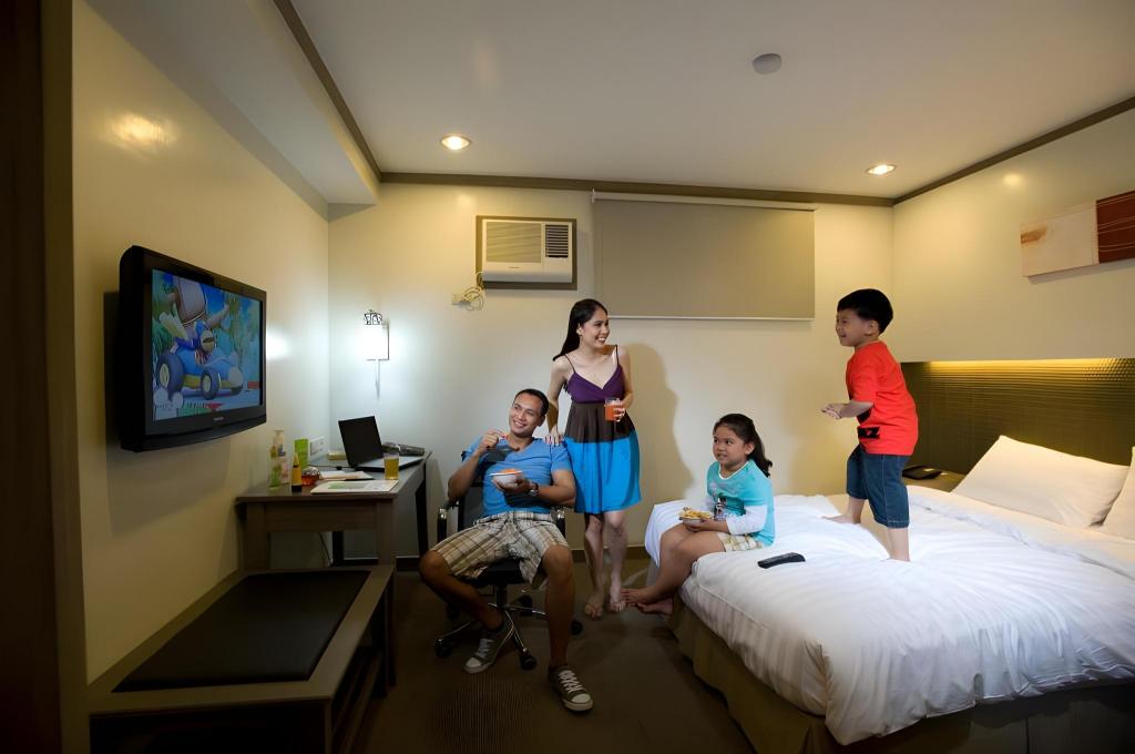 Фото Magallanes Square Hotel