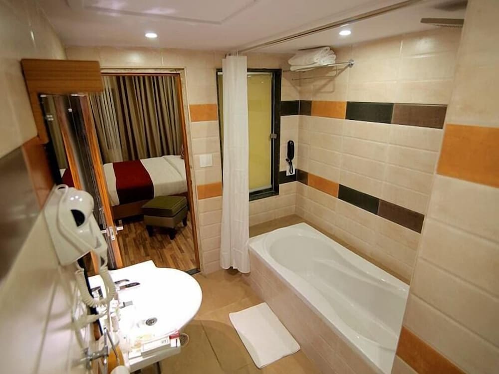 Фото Hotel Hampi International