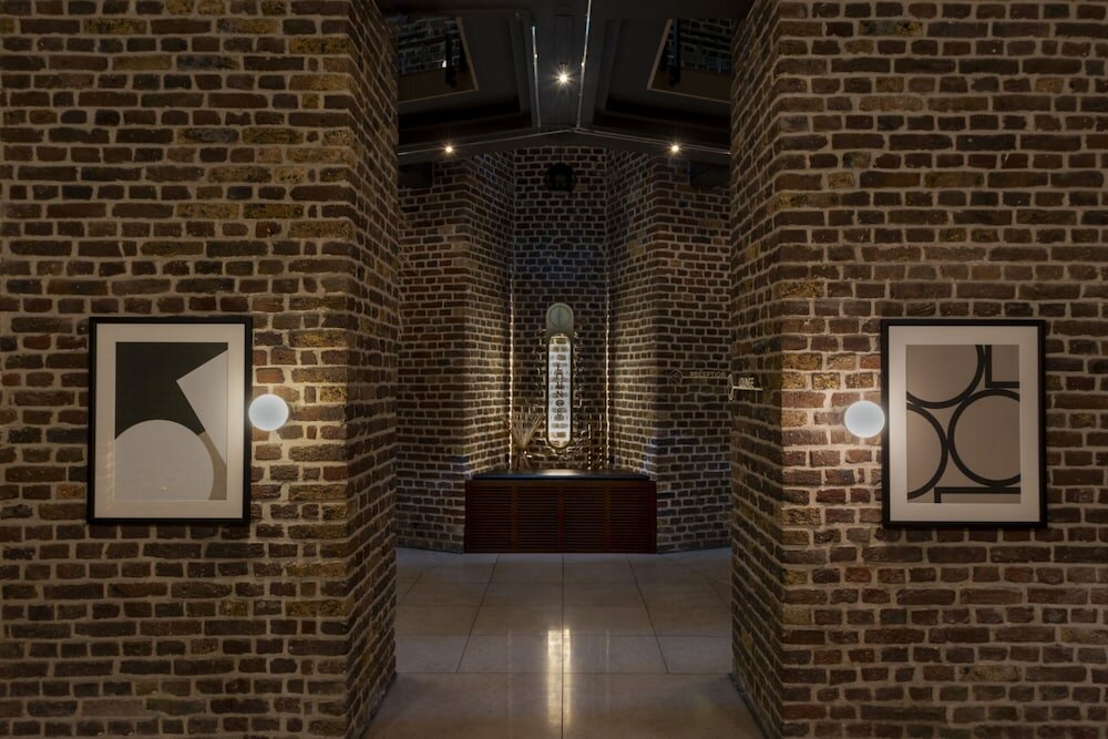 Фото Wasserturm Hotel Cologne, Curio Collection by Hilton