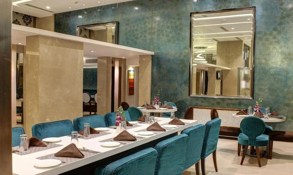 Фото The Sahil Hotel