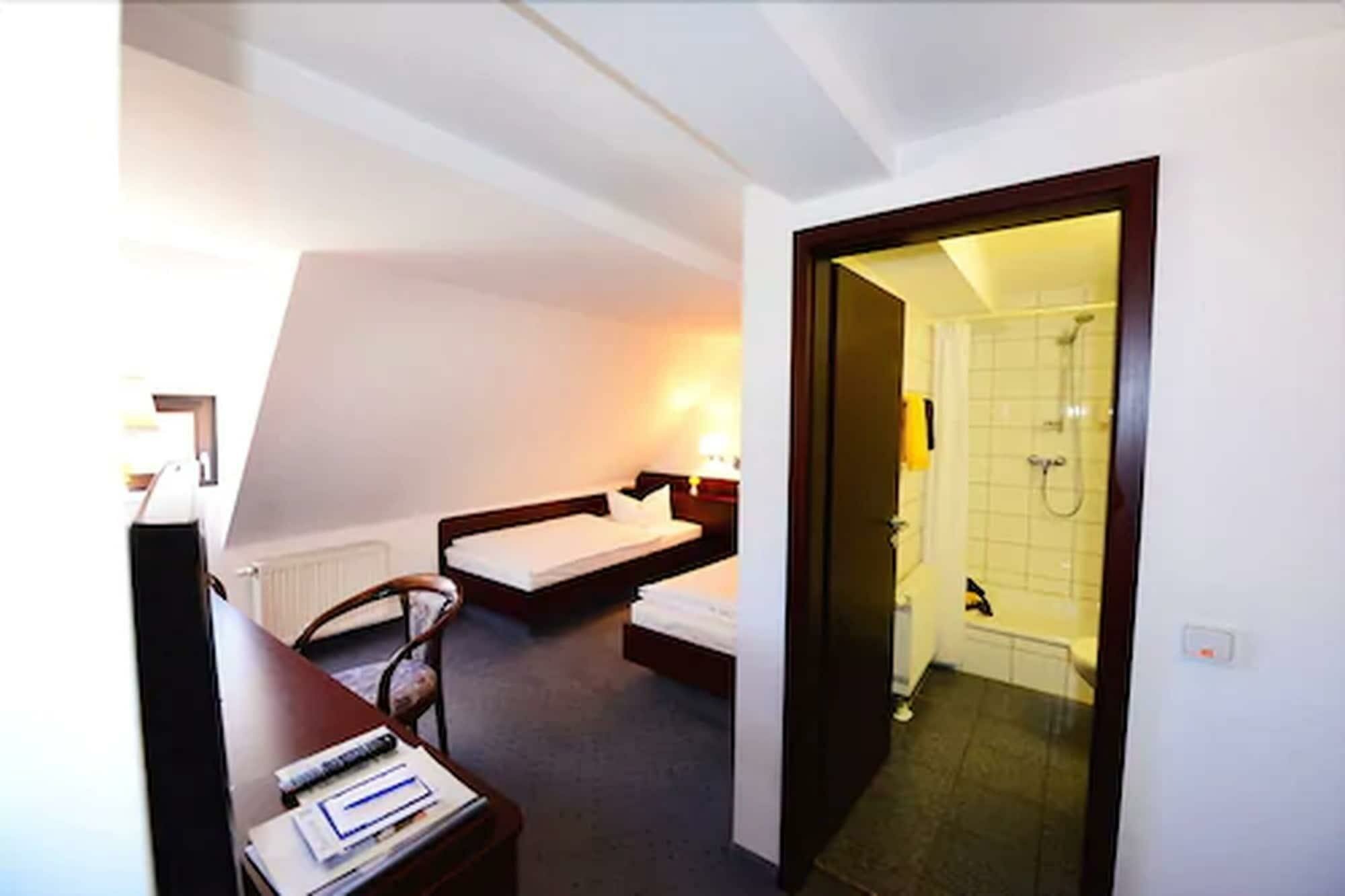 Фото Hotel Goldener Adler