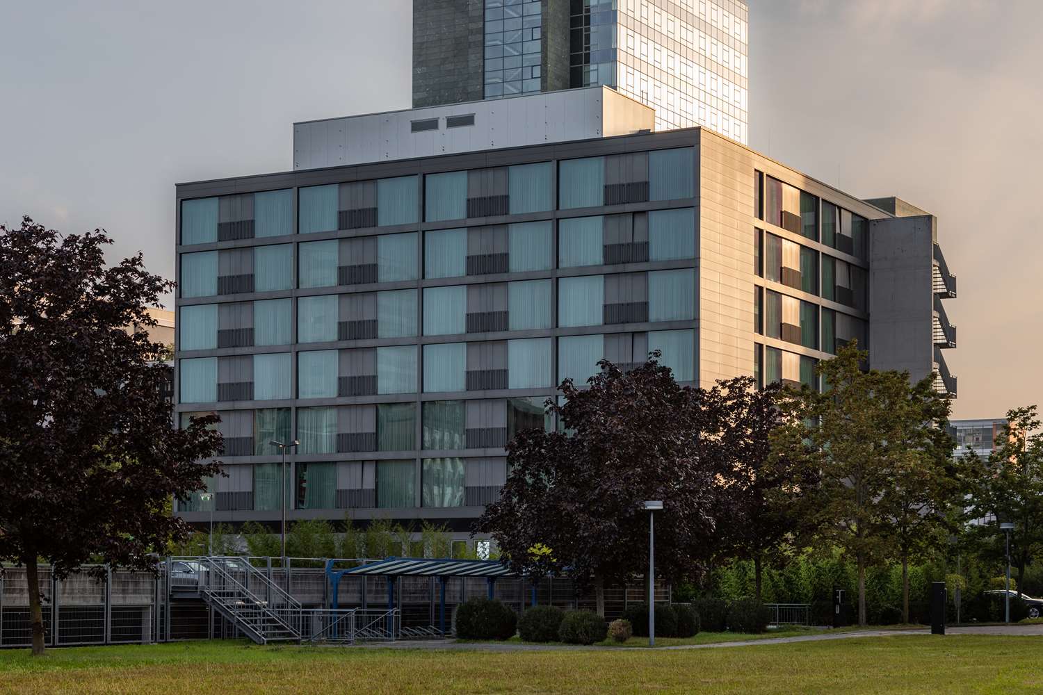 Фото DoubleTree by Hilton Frankfurt Niederrad