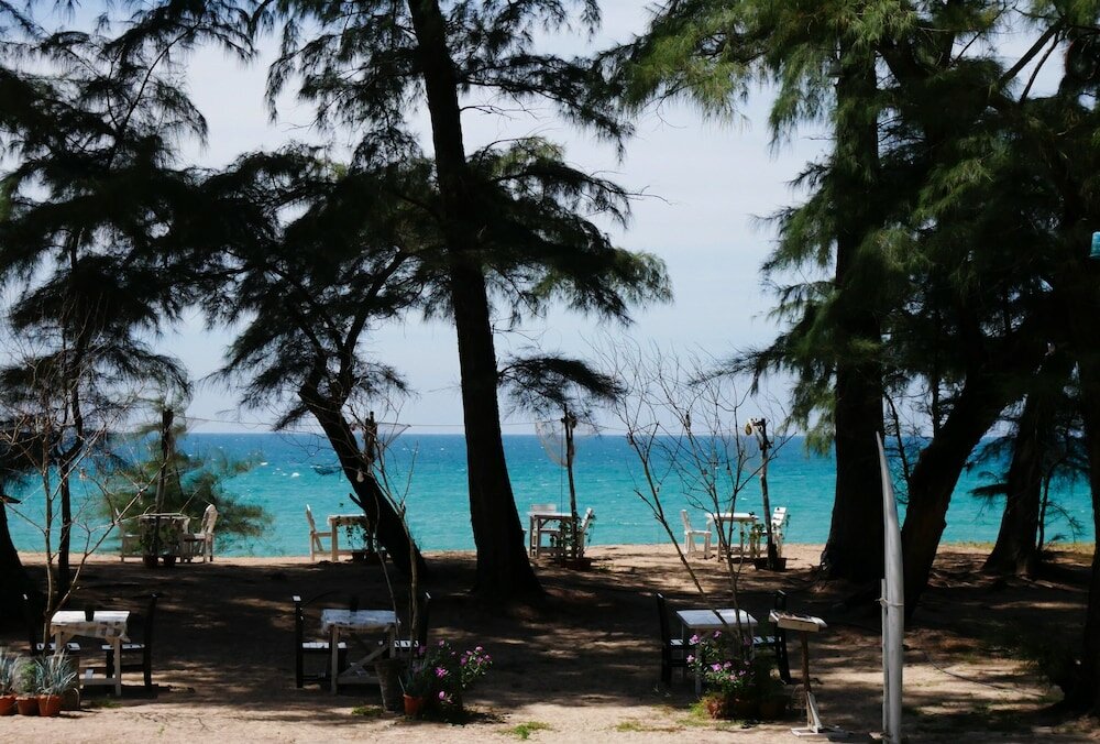 Фото Micky Monkey Beach Hotel Phuket Maikhao Thailand