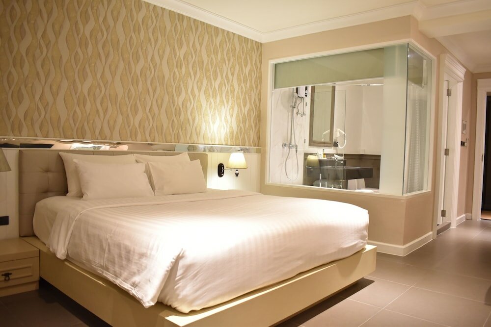 Фото The Raya Surawong Bangkok