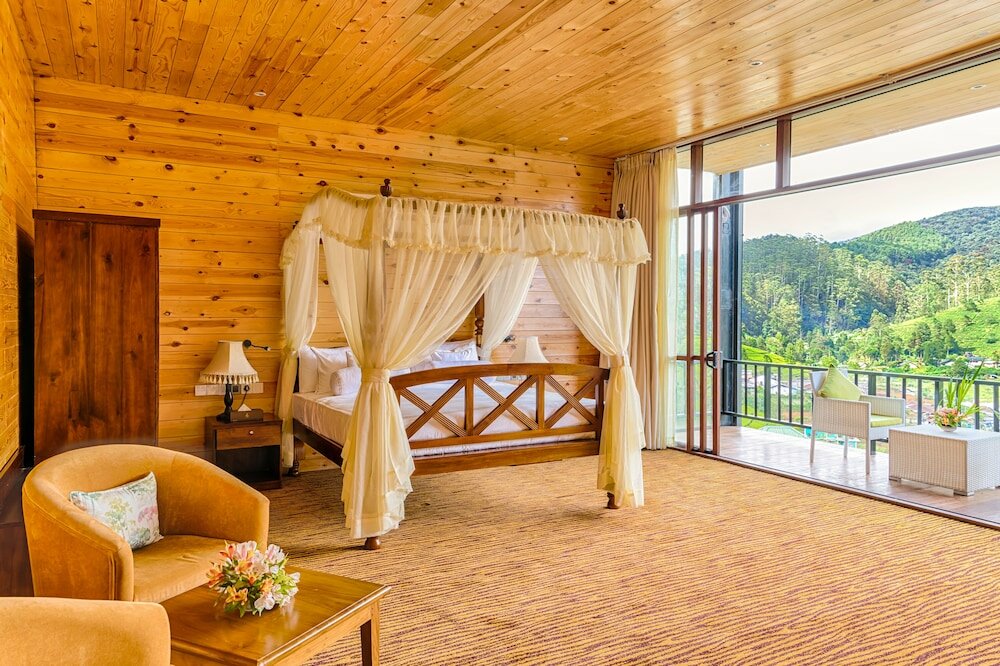 Фото The Golden Ridge Hotel