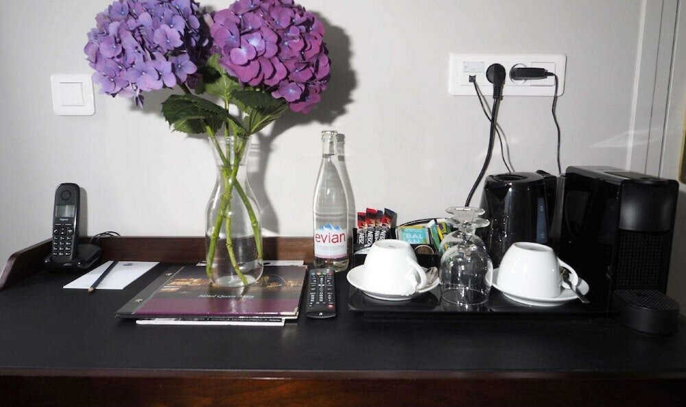 Фото Hôtel Queen Mary