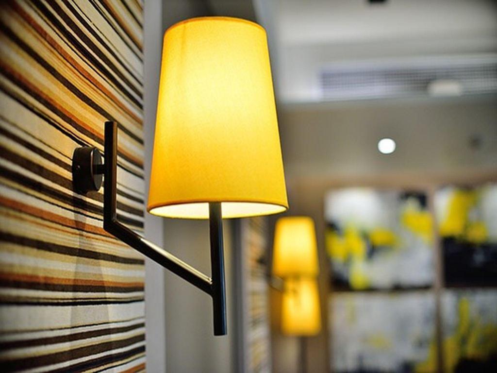 Фото Homeinn Plus Hotel Shanghai Bund Jinling East Road