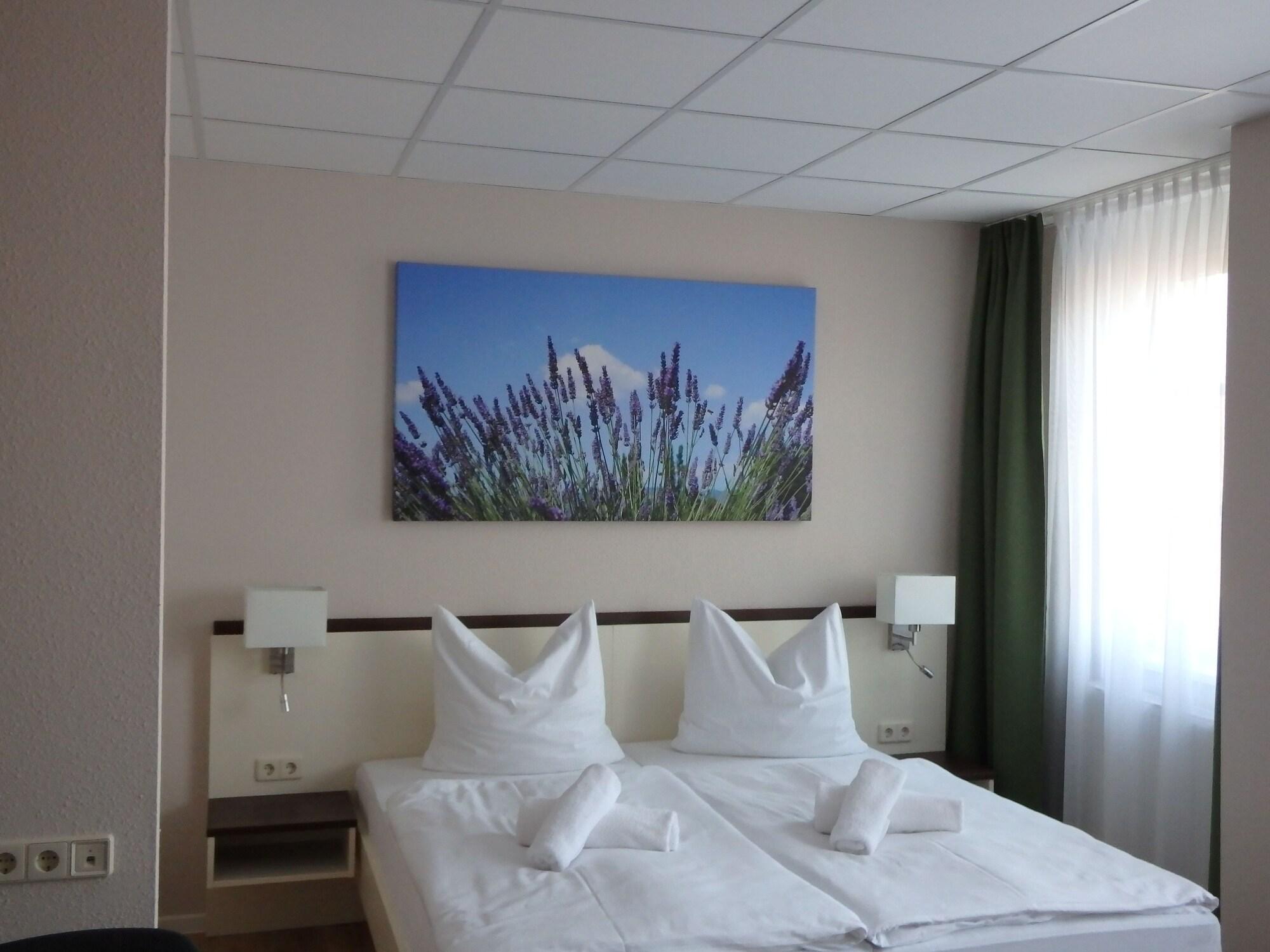 Фото Hotel Lavendelhof & Eselhof Nauen