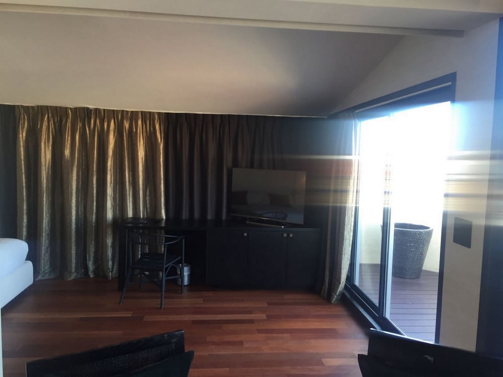 Фото Cannes Centre Univers