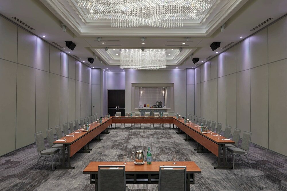 Фото Courtyard by Marriott Oshawa