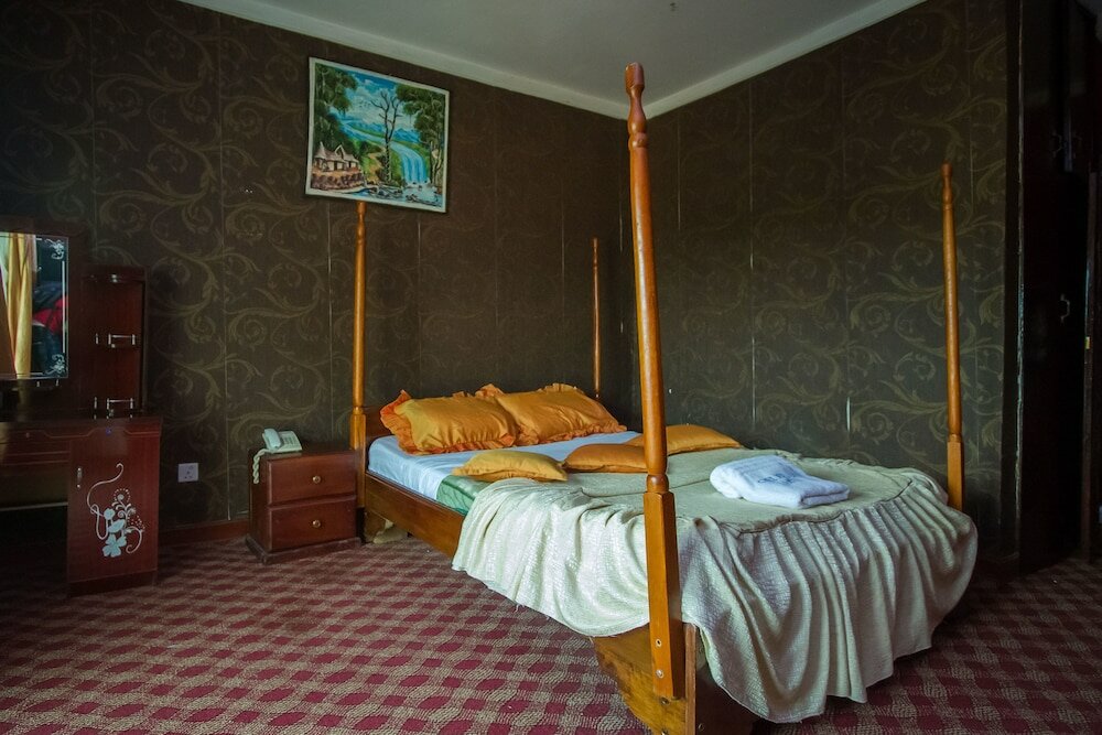 Фото Chez Johnson Hotel