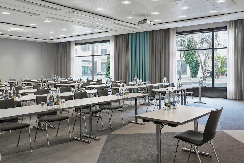 Фото Courtyard by Marriott Zurich North