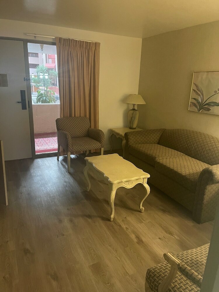 Фото Ramada by Wyndham Viscount Suites Tucson East