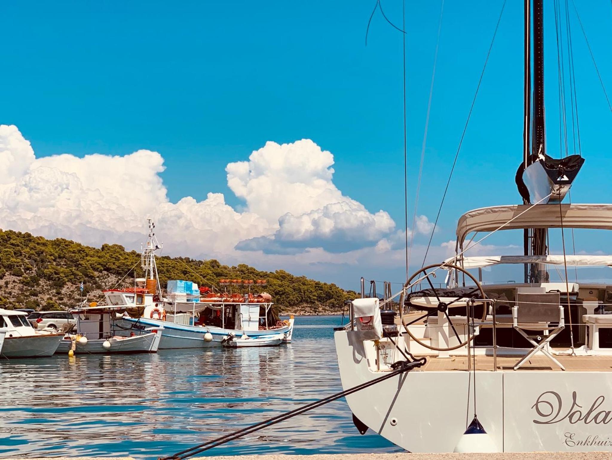 Фото Saronis Hotel