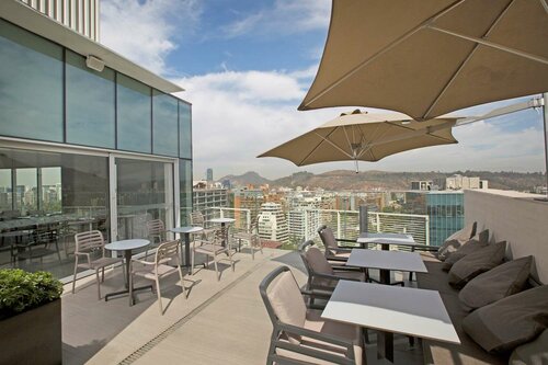 Внешний вид отеля DoubleTree by Hilton Santiago Kennedy в Витакуре, фото 2