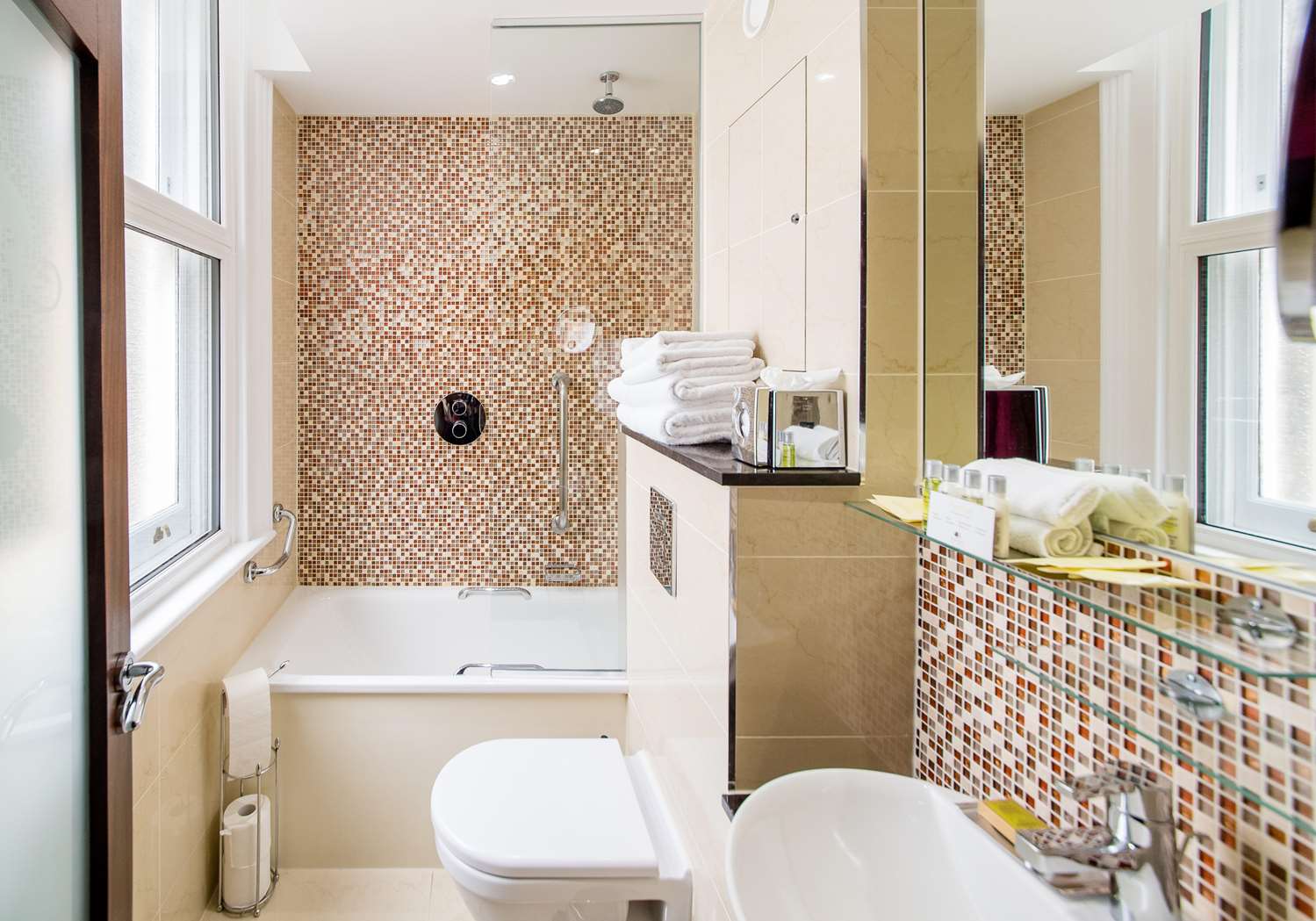Фото DoubleTree by Hilton London Marble Arch