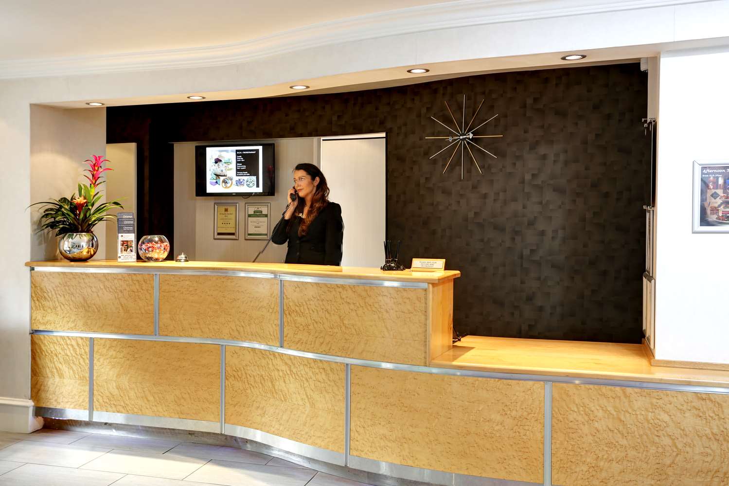 Фото  Dean Court