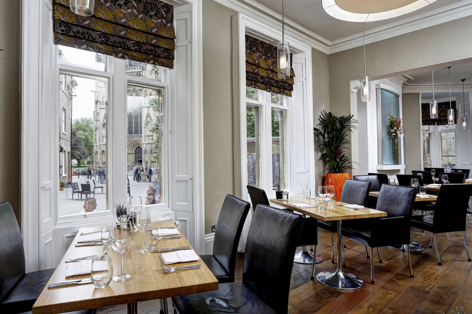 Фото  Dean Court