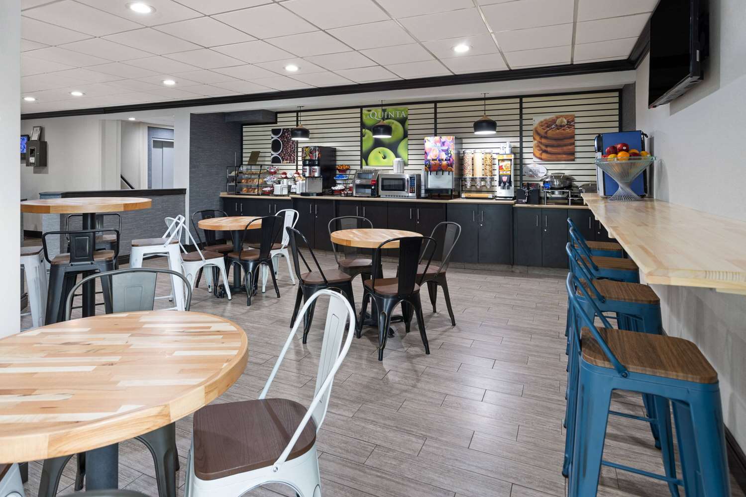 Фото La Quinta Inn by Wyndham Buffalo Airport