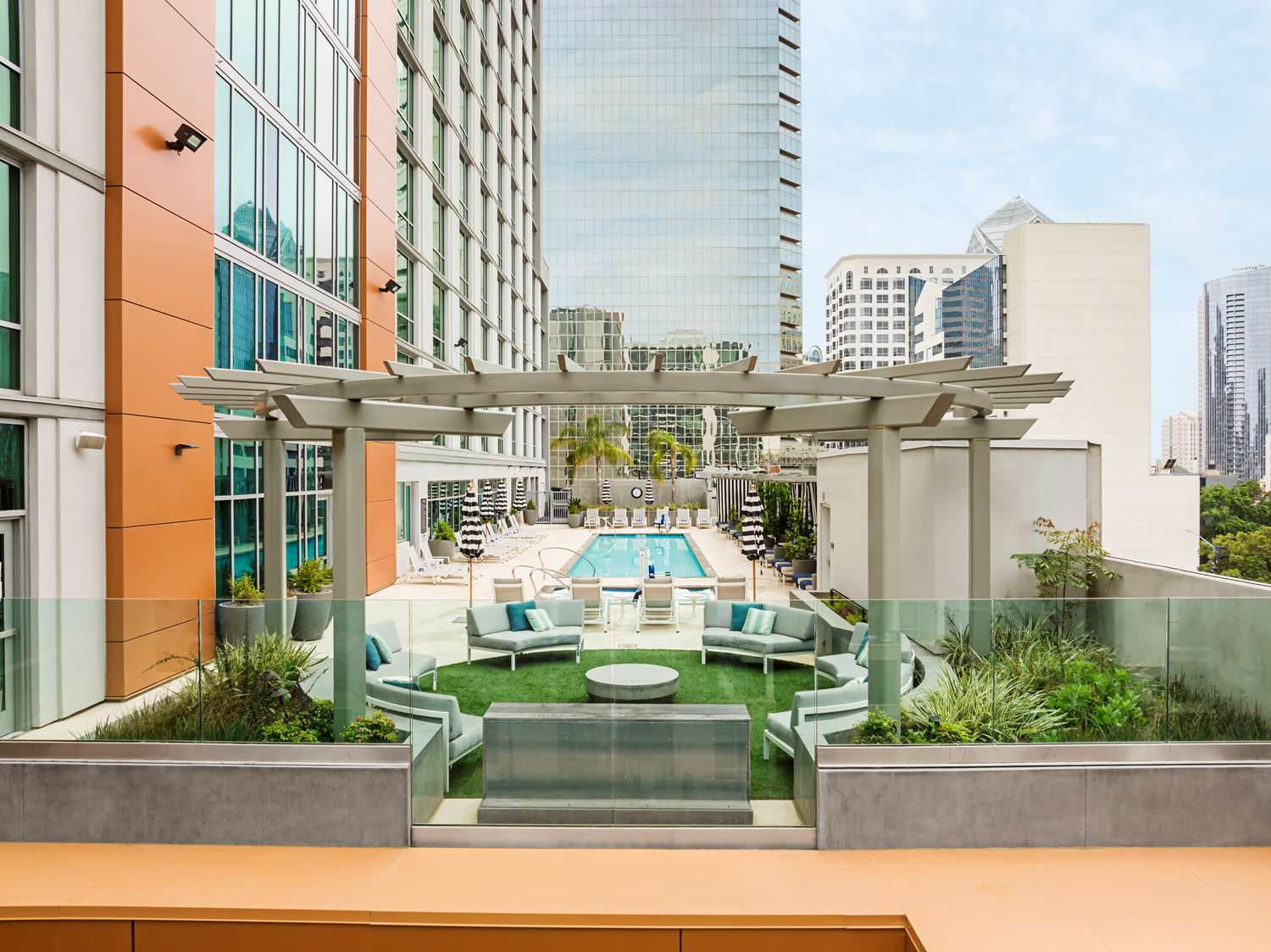 Фото Carte Hotel San Diego Downtown, Curio Collection by Hilton