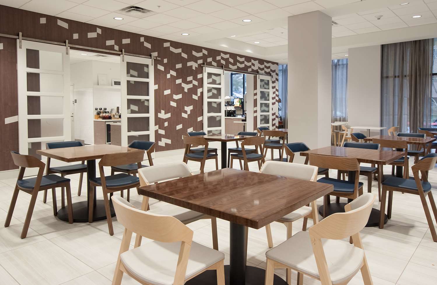 Фото Embassy Suites Raleigh-Crabtree