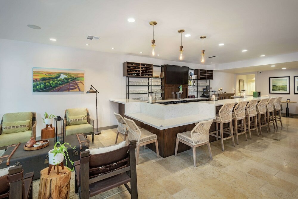 Фото Hilton Garden Inn Davis Downtown