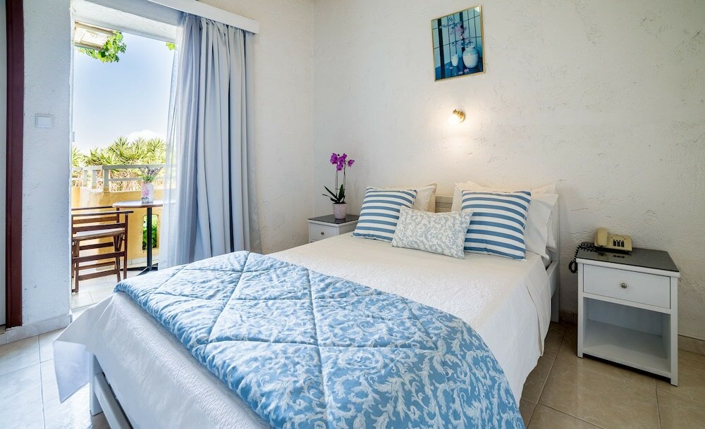 Фото Roxani Hotel