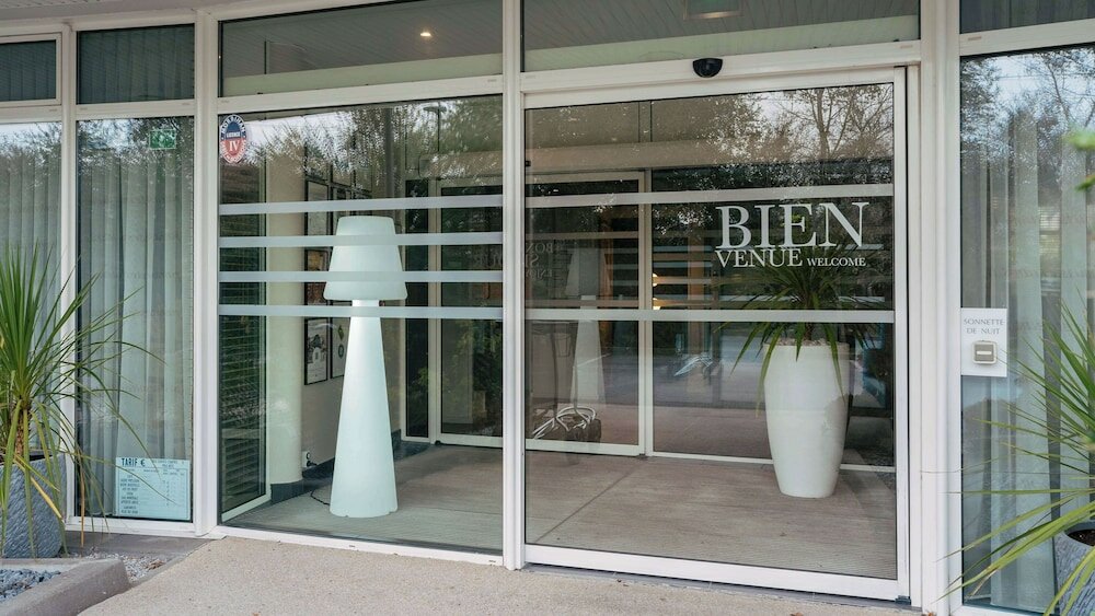 Фото Kyriad Prestige Vannes Centre - Palais des Arts