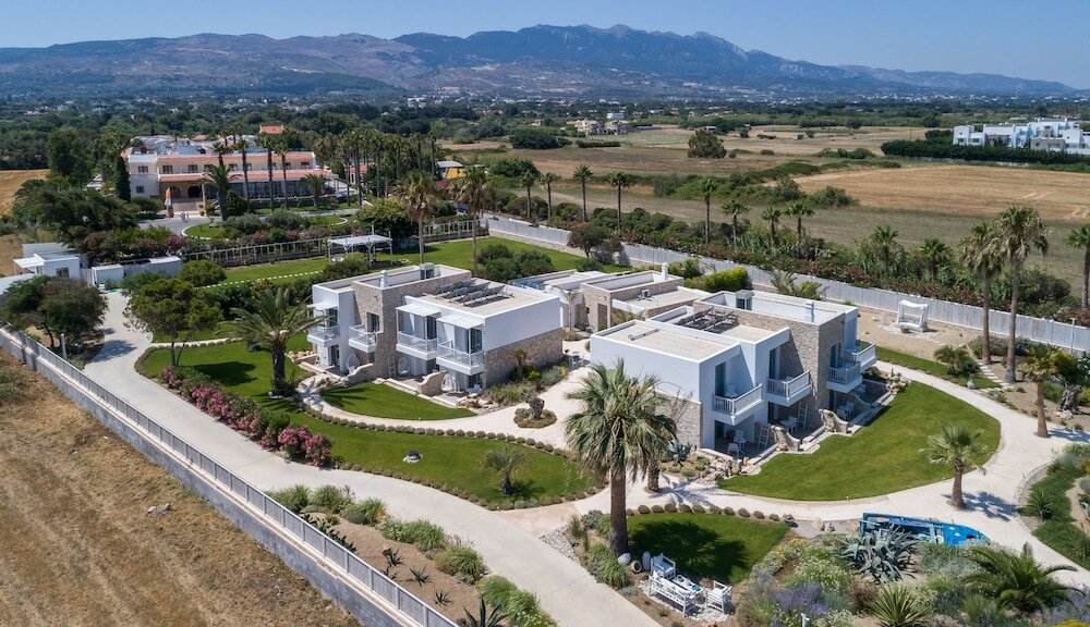 Фото White Pearls Luxury Suites - Adults Only