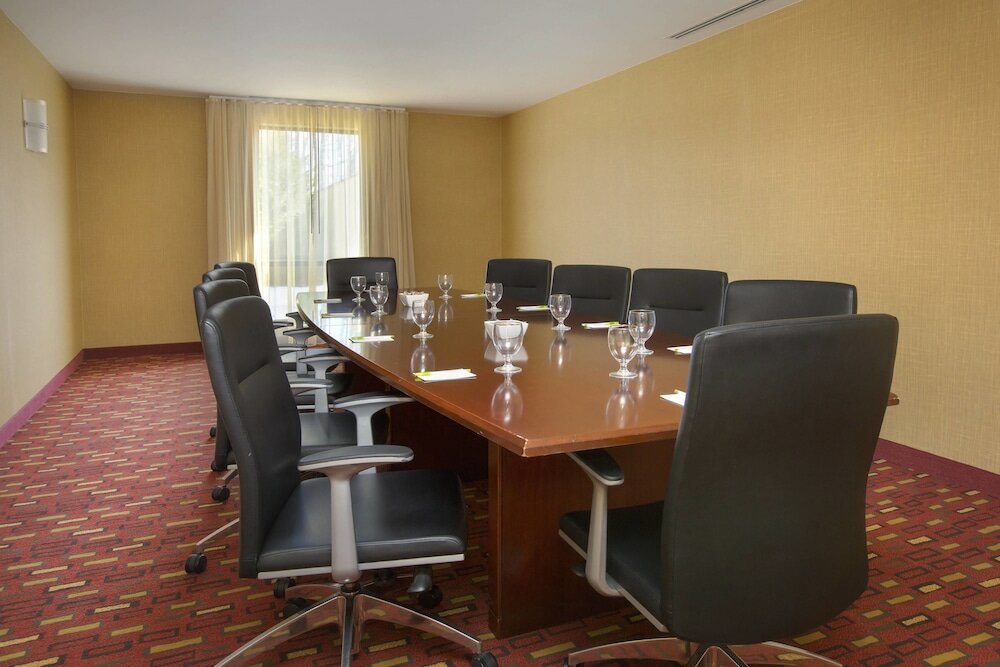 Фото Courtyard by Marriott Paramus