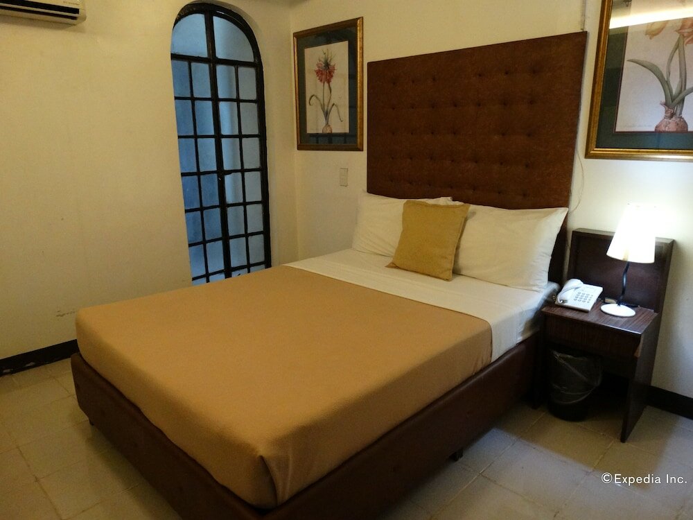 Фото Silver Oaks Suites & Hotel